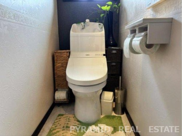 しっかり光が差し込むトイレ