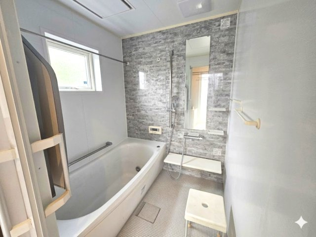 お風呂場もデザイン性のある最新のユニットバスが付いています！