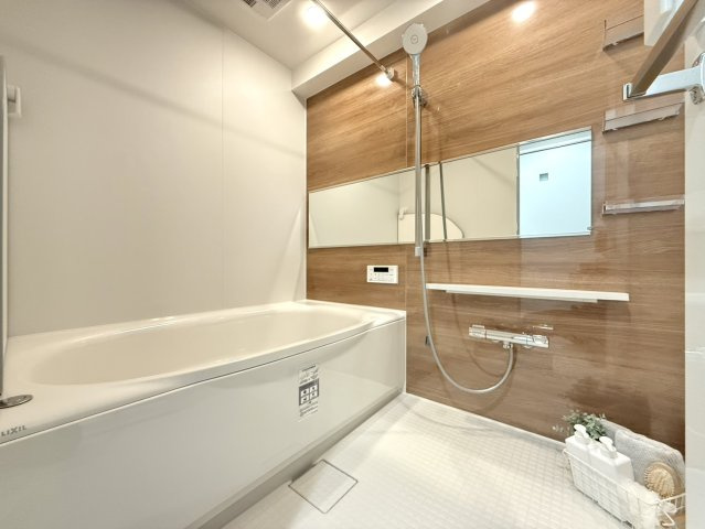 足を伸ばしてくつろげる1418サイズの浴室。清潔感あふれる空間で快適な暮らしを。