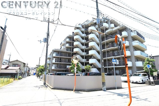 鉄筋コンクリート造8階建て