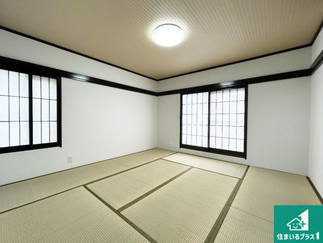 あると便利な和室は客間としてだけでなく、小さなお子様のプレイルームや食後のくつろぎスペースとしてもご利用いただけます。収納もついていますので大活躍間違いなし！