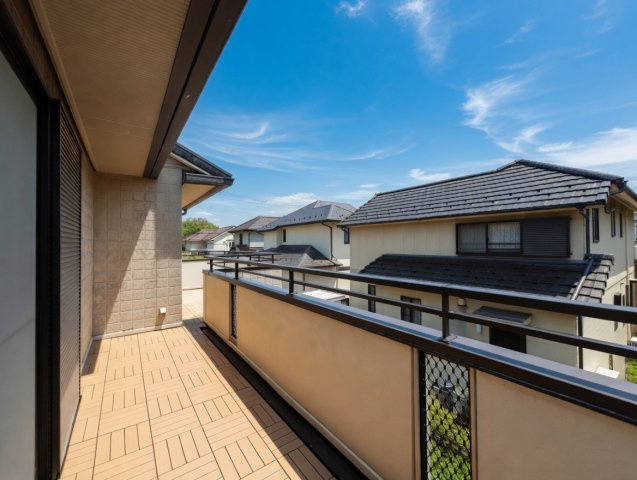 ワイドバルコニーは洗濯物を干すスペースが広いのでご家族が多くても安心！