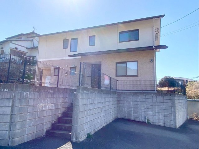 道路面より一段上がった住まいです！
