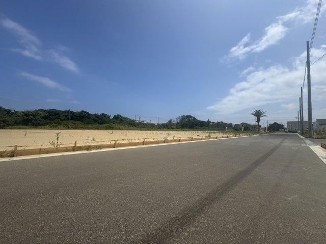 敷地面積も広く、2階建てはもちろん、平屋なども建築可能です♪　隣地との距離感もあるので、プライベート空間も確保できます！
