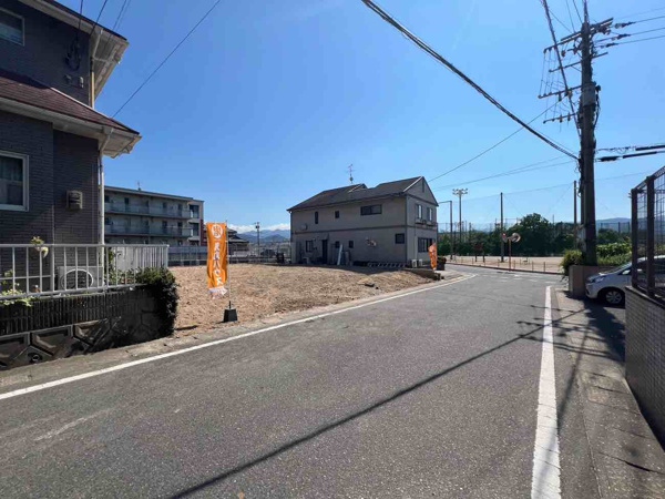 【白水ヶ丘三丁目の前面道路含む現地写真】