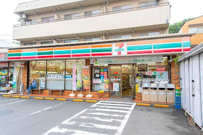セブンイレブン多摩連光寺店まで徒歩3分