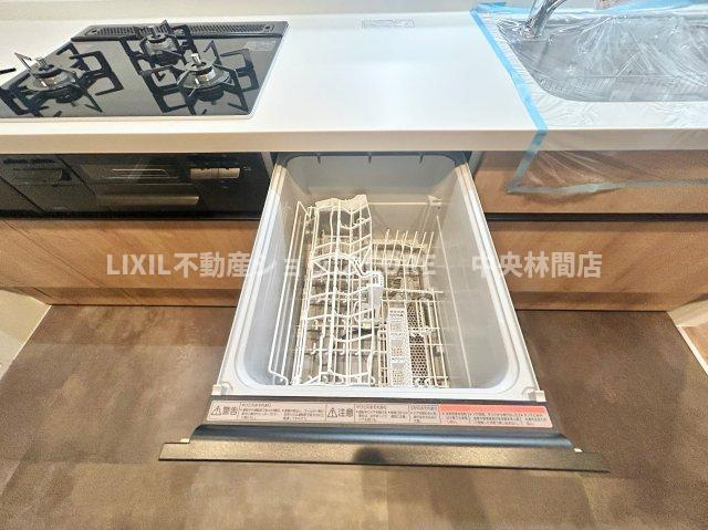 食器洗乾燥機付きで家族の食器もピカピカ。忙しい奥様には欠かせないアイテムのひとつ！！