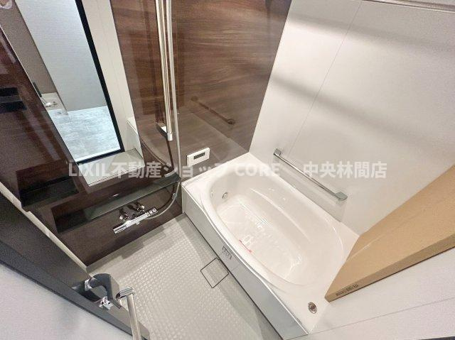 ご家族との憩いの場として、一日の疲れを癒す場として、ゆったりと足を伸ばしてくつろげる浴室。