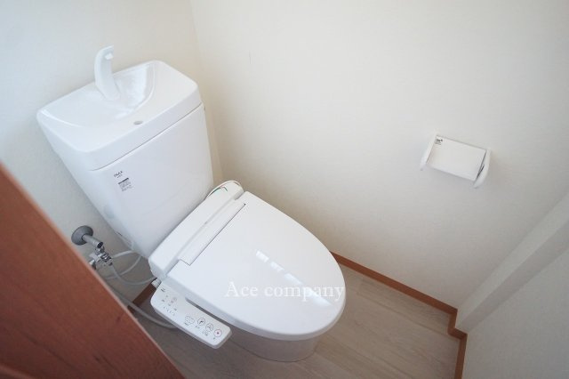トイレは1F・3Fの2ヶ所に完備♪こちらは1Fのシャワートイレ新調です☆