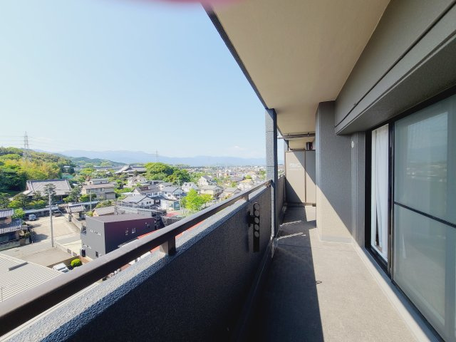 〇朝の澄んだ空気や、夕方に吹く清々しい風を感じられるバルコニー。