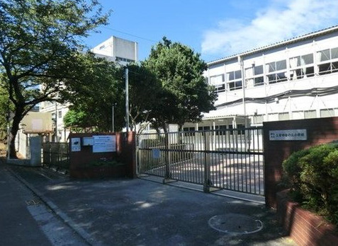 横浜市立笹の丘小学校まで徒歩3分です。
