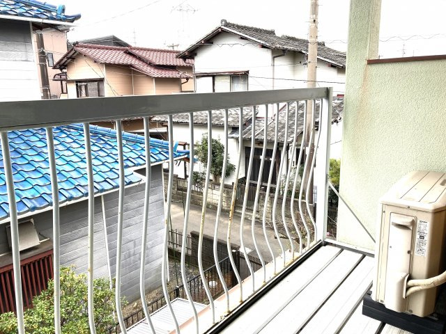 2階の南側にはバルコニーが完備されております。