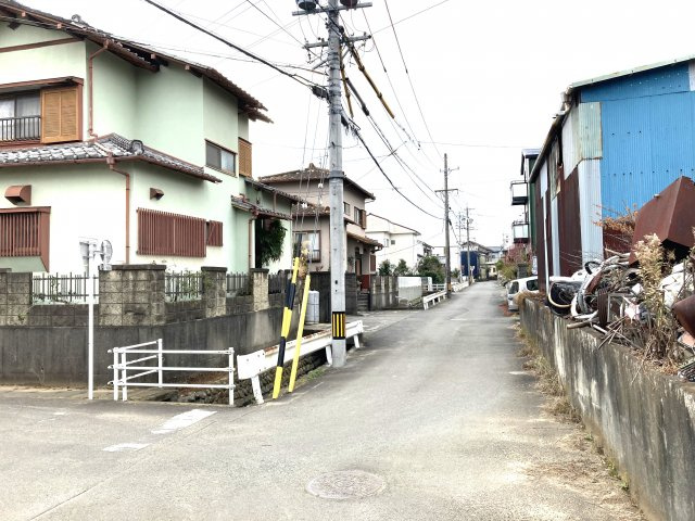 前面道路は4.8メートルあります。