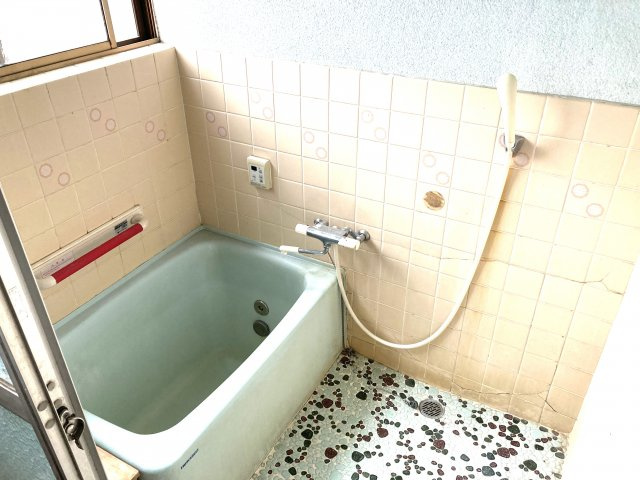 浴室には窓があるので換気も問題ありません。