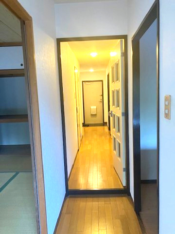 木のぬくもりと白を基調とした明るく素敵な住まい！陽当り・周辺環境も合わせて、ぜひ現地をご覧ください。