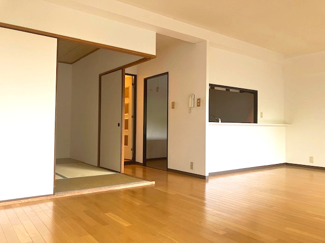 LDKは15帖！和室の襖を開けて一体空間に、襖を閉じて個室にと、フレキシブルに使えます。