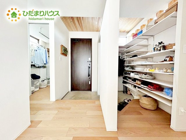 玄関は、住宅に入るときに最初に目に入る重要な場所♪　お洒落な玄関はお客様からも喜んでいただけそうですね！！