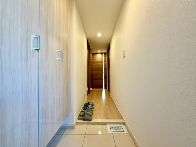 玄関部分、収納豊富です♪