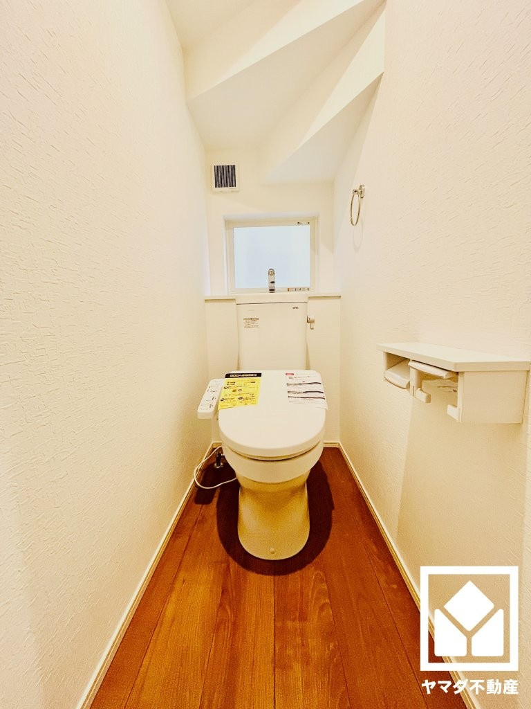 【トイレ】　トイレが1階と2階にあるので、朝の忙しい時間にも混雑せず快適です。