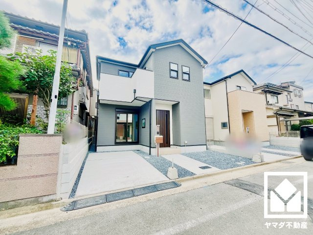 【前道】　前面道路との高低差がほとんどないので、車の出し入れもスムーズに行えます。