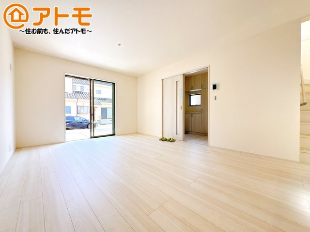 広々と開放的なLDKは、家族が自然と集まる広さ♪お子様のリビング学習にもピッタリ♪
