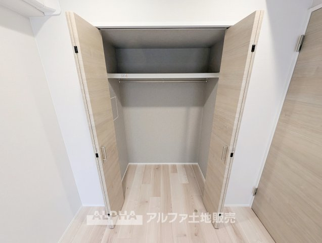 【multi　room】　◆多用途に使える一室◆収納やワークスペースとしても活用できる洋室。家族構成やライフスタイルに合わせて柔軟に使える空間です。