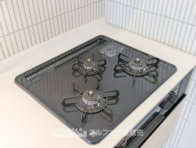 【gas　stove】◆ガスコンロ◆使い勝手に配慮されたガスコンロを備えたキッチン。火力調整がしやすく、毎日の調理がスムーズに進み、家事の時間を心地よく支えてくれます