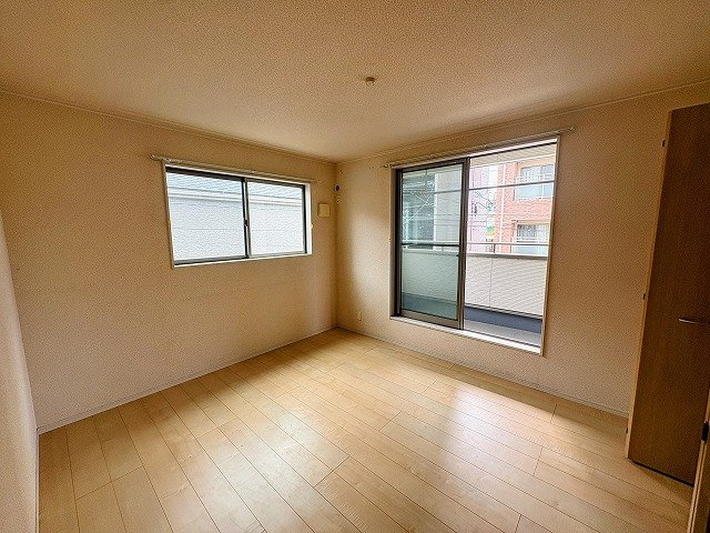 約8帖の洋室です。