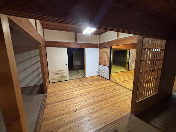 続き間利用で広々と使える寛ぎ空間。