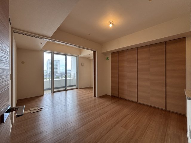 こちらのリビングで趣味の時間をお楽しみください。