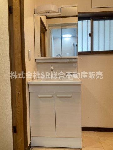 独立洗面台、朝の身支度には欠かせません