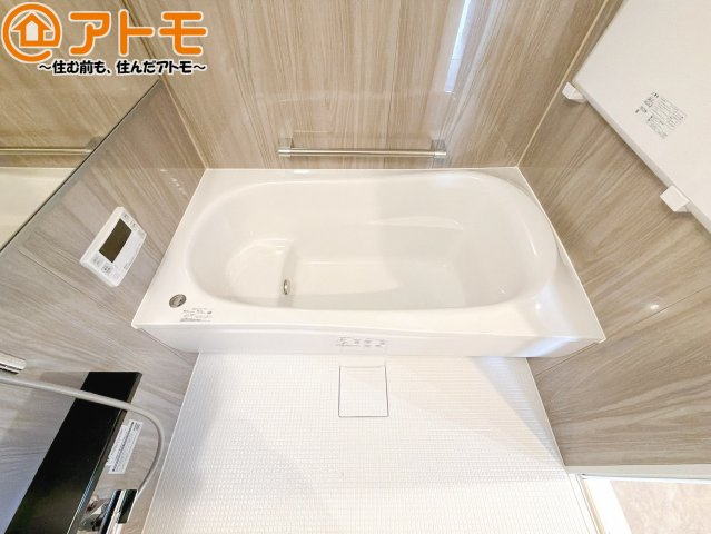 ボタンひとつで湯張りのできるオートバスは、追い炊きも給湯温度の変更も楽々♪