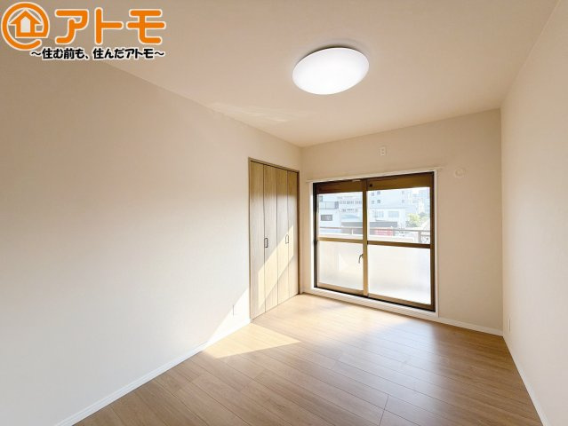 収納スペースもしっかり確保したお部屋は、収納家具の数も減らせるのでお部屋を広く使えます！
