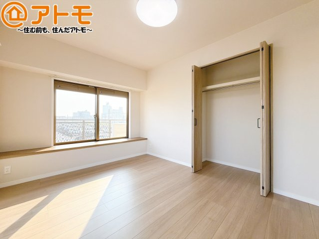 壁と床がシンプルな色合いだからこそ自分だけの空間を作れます♪お部屋作りのイメージは順調でしょうか♪