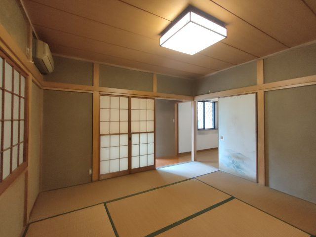 【1階和室約8帖】