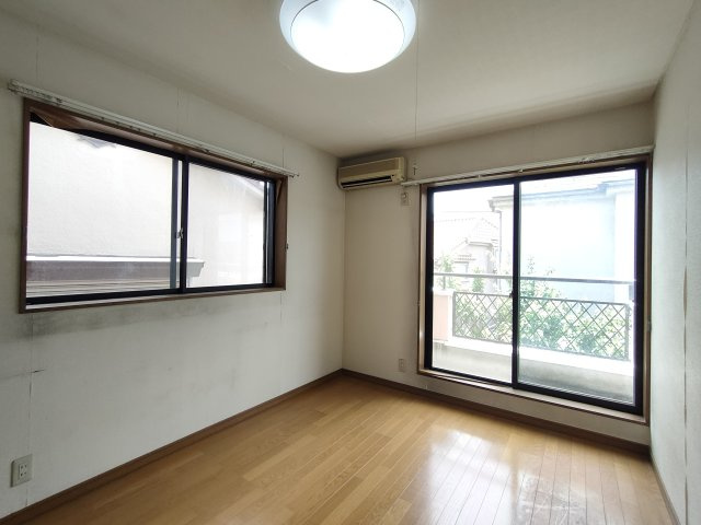 【洋室約6帖】　プレーンな空間を自分のスタイルに染める。いつまでも快適に暮せる住まいへ。