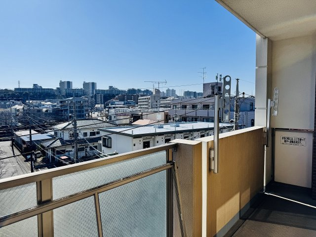 ～2ヶ所から出入り可能なバルコニーです～