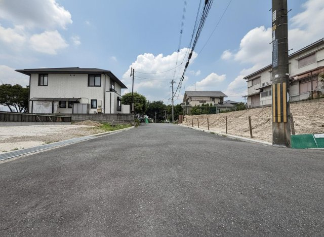 南西側公道幅員も5.5ｍと広々としているので車の運転に自信のない私でもスムーズに通行出来ました♪