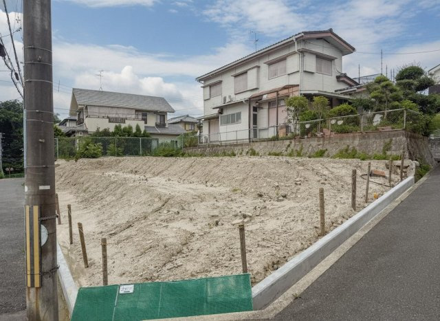 約79坪のゆとりのある敷地なので、お車の制限も心配ご無用ですね♪　大きいお車でも大丈夫です♪
