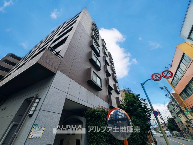 【Entrance】　◆エントランス◆管理の行き届いた綺麗なエントランスは、扉を開けると温もりと幸せと楽しさいっぱいの我が家に帰ってきたんだなと落ち着く瞬間。