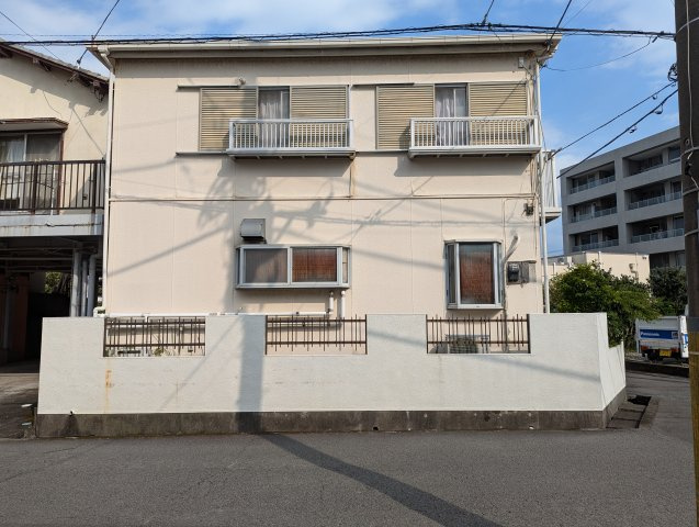 県道380号富士清水線(旧国道1号線)まで車で1分の好立地です。沼津市街地までのアクセス良好です。