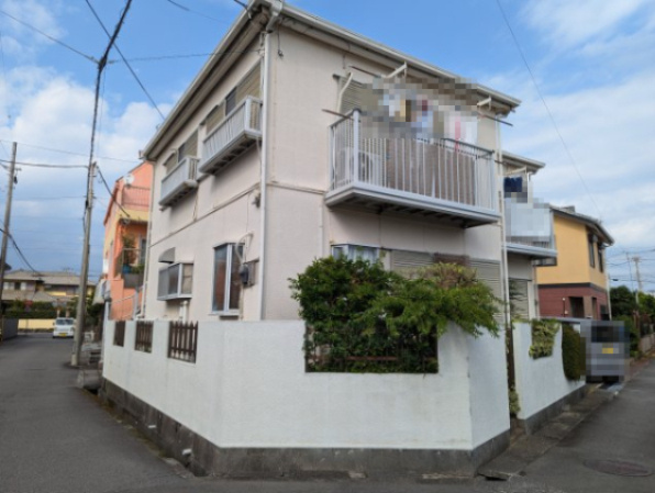 角地なので陽当たり良好で解放感があります。南側が道路に接しているので陽当たり良好です。