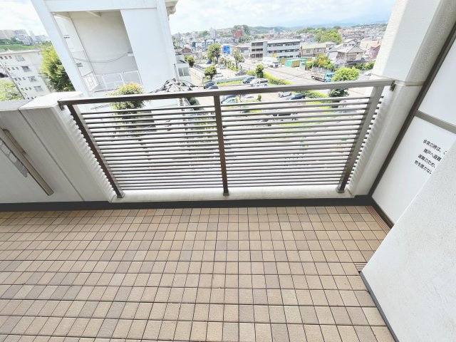 暖かな日差しのふりそそぐバルコニー