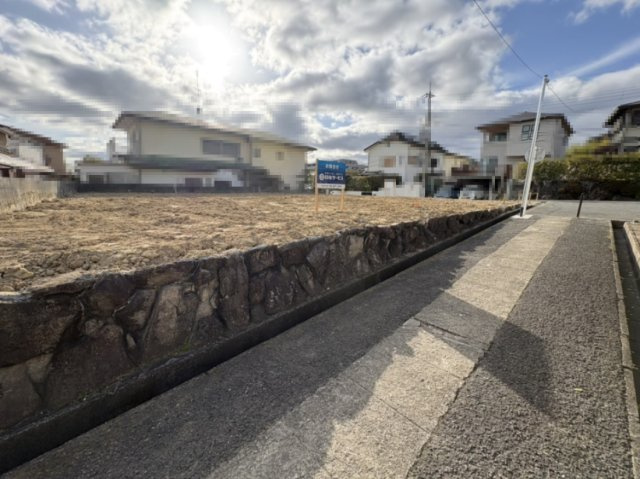 435.43？（公簿）前面道路　東側から撮影　建築条件付売り土地ではありません　お好きなハウスメーカーで建築可能です。
