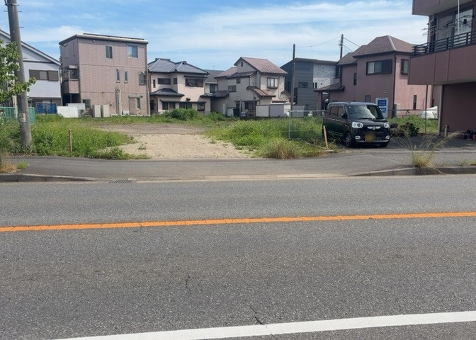 土地の形が極端に長細かったり、狭小地、あるいは道路との高低差がある傾斜地だった場合、後々売ろうとしても買い手がつかない場合もあります。後々、売却することになった時に価値の下がらない土地を選びましょう。