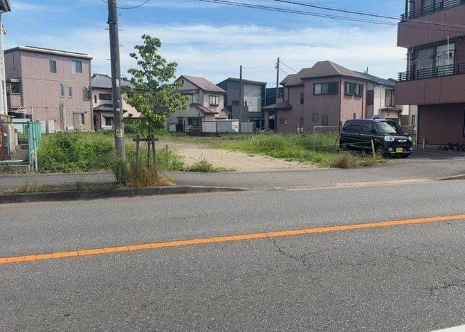 土地を買う際、住む地域の自治体や福祉の補助制度にも注目してみましょう。子供や老人の医療補助やゴミ出しのルールなど、自治体によってルールに大きな違いがあるため、暮らしやすい土地で判断するとよいでしょう。