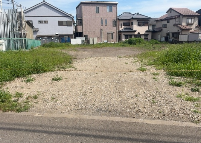 隣家の土地はどうなっているのか、生活利便施設が近くにあるのか、学校まで近いかなど、お客様のライフスタイルにあわせたイメージが重要です。また、近くにあると困る施設が近くにないかも確認するといいでしょう。