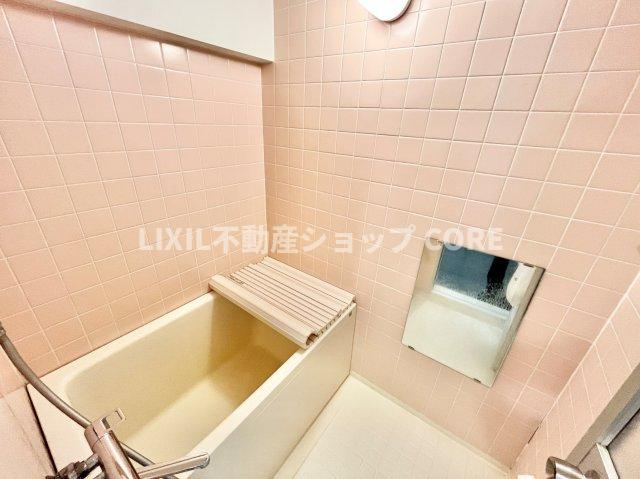 ボタン一つで簡単にお湯張り完了！すぐにくつろぎの時間が過ごせます。　