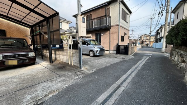 【高槻市下田部町一丁目の前面道路含む現地写真】