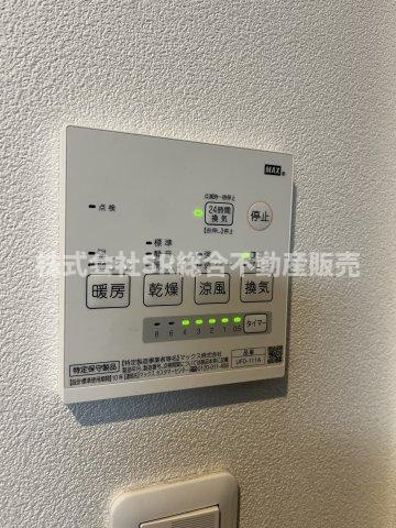 浴室乾燥機があり冬場入浴前に浴槽を暖めておくことができ、雨の日には洗濯物を乾燥することもできます♪